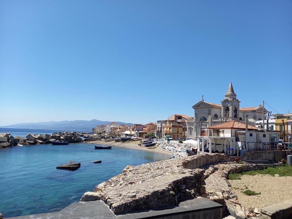 Tra Mare E Lago Torre di Faro Eksteriør billede